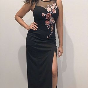 XTRAORDINARY BLACK MAXI DRESS WITH ROSES